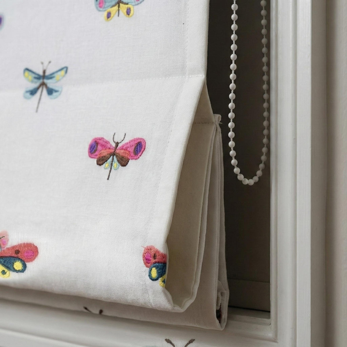 Dragonfly & Butterfly Roman Shade: Linen Nursery Window Blind (Made to Measure) — image 2