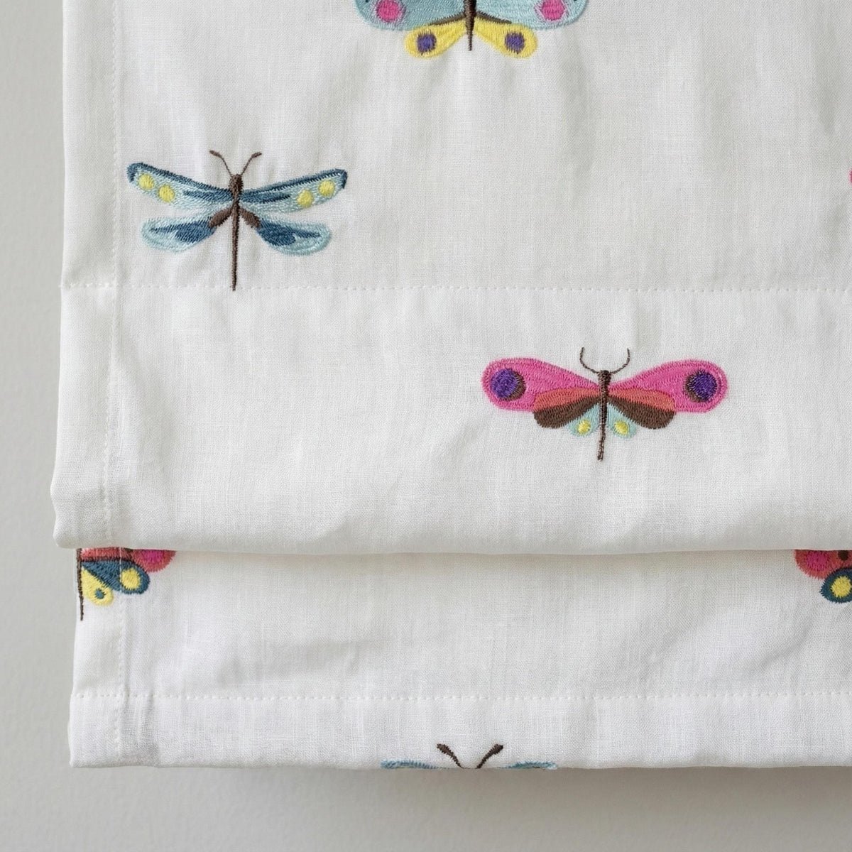 Dragonfly & Butterfly Roman Shade: Linen Nursery Window Blind (Made to Measure) — image 1