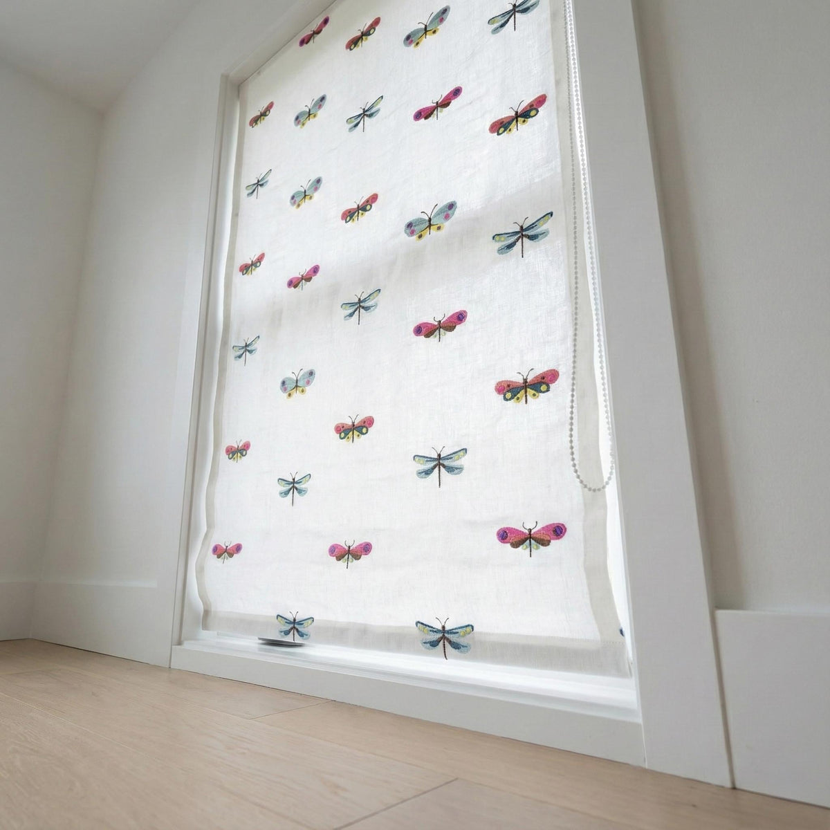 Dragonfly & Butterfly Roman Shade: Linen Nursery Window Blind (Made to Measure) — image 8