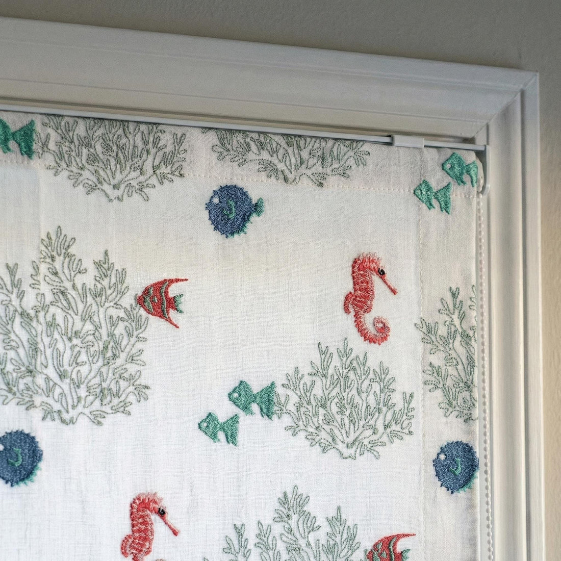 Roman Blind: Seahorse & Fish Embroidery - Thick Organic Linen — image 1