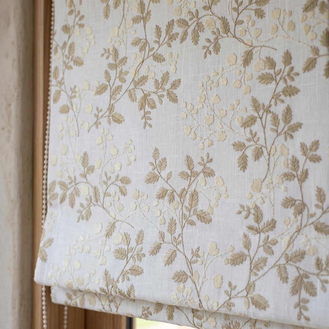 White Linen Roman Shade, Beige Embroidered Leaf Vine Blind, Custom Corded Window Shade, Blackout or Cotton Lined — image 1