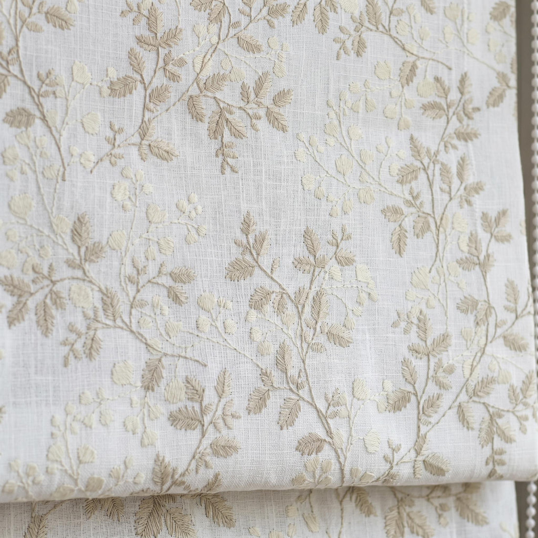 White Linen Roman Shade, Beige Embroidered Leaf Vine Blind, Custom Corded Window Shade, Blackout or Cotton Lined — image 1