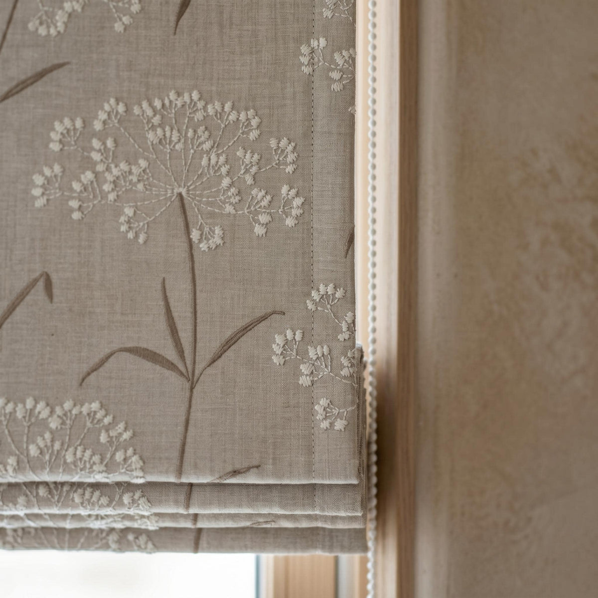 Beige Ivory Wildflower Embroidered Linen Roman Shade, Custom Blackout or Cotton Lined Corded Window Blind, Brown Stem Blind — image 8