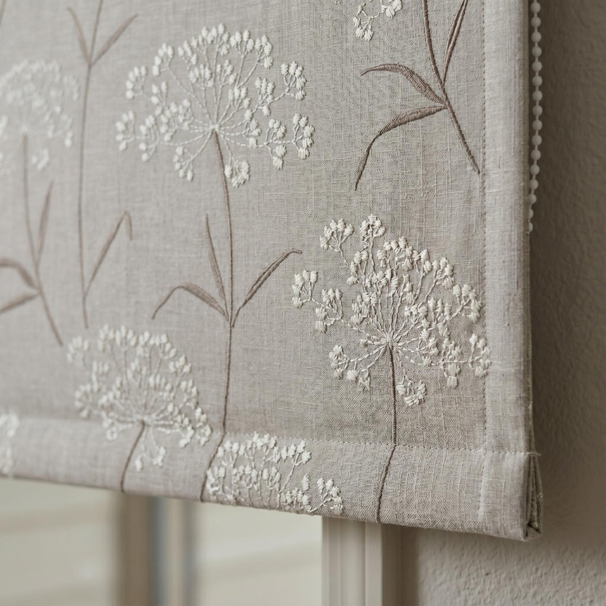 Beige Ivory Wildflower Embroidered Linen Roman Shade, Custom Blackout or Cotton Lined Corded Window Blind, Brown Stem Blind — image 2